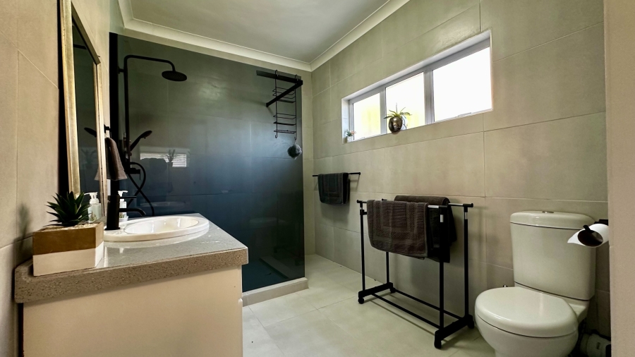 5 Bedroom Property for Sale in Rooi Els Western Cape